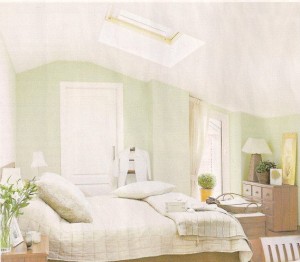 Dormitorio blanco con mucha luz natural
